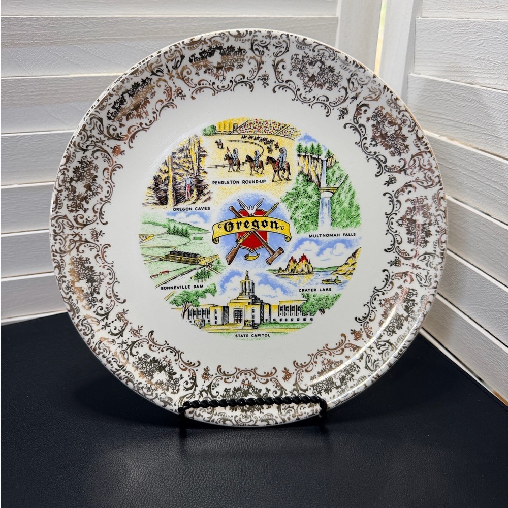 Vintage State of Oregon Souvenir Decorative Plate with Scenic Landmarks - White